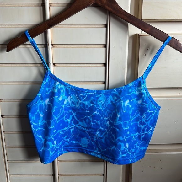 Aritzia TNA Tank Top + Atmosphere Short Set - Picture 2 of 4